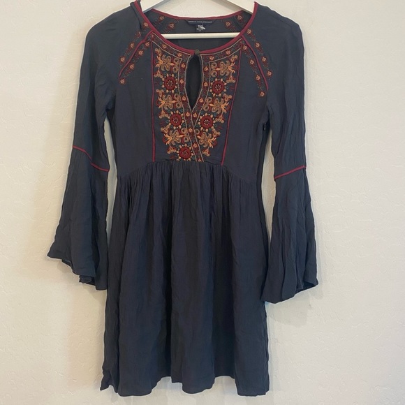 American Eagle Outfitters Dresses & Skirts - American Eagle Navy Blue Embroidered Boho Mini Dress Bell Sleeves XS